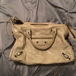 A very beautiful designer bag 100% authentic